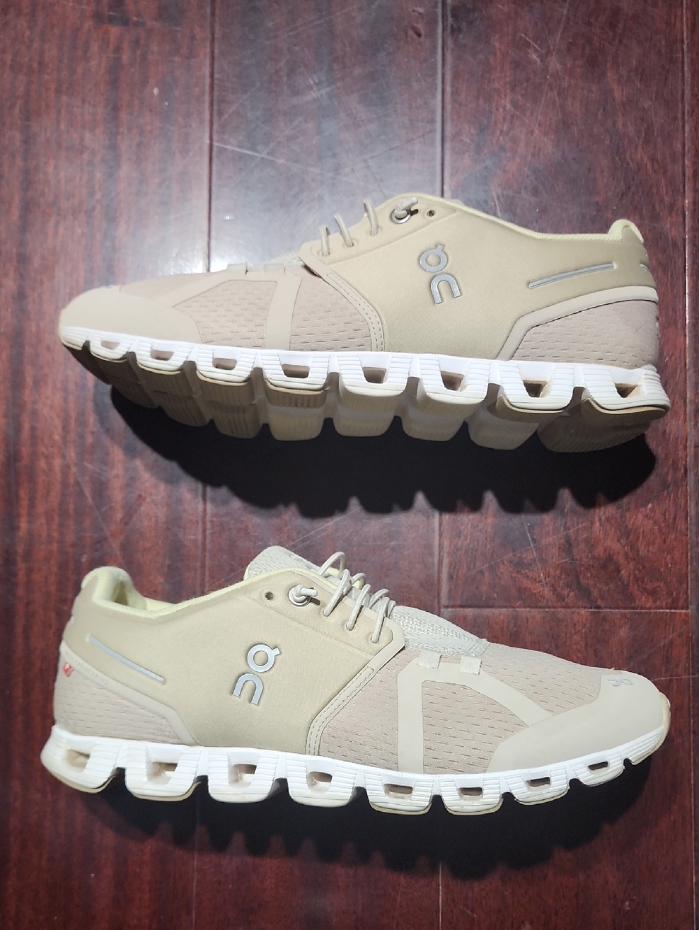 On Women's Cloud 6 Shoes Sz 9.5